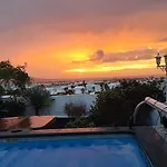 3 Bedroom With Pool And Jacuzzi Плайя-Бланка