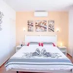 3 Bedroom With Pool And Jacuzzi Будинок відпочинку *