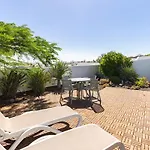 Будинок відпочинку 3 Bedroom With Pool And Jacuzzi
