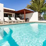 Casa de Férias 3 Bedroom With Pool And Jacuzzi *