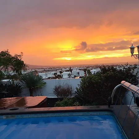 3 Bedroom With Pool And Jacuzzi Playa Blanca (Lanzarote)