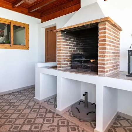 Dom wakacyjny 3 Bedroom With Pool And Jacuzzi *