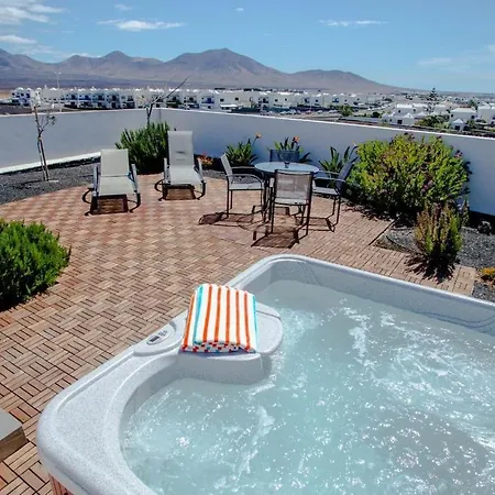 Casa de Férias 3 Bedroom With Pool And Jacuzzi