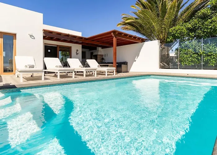 بيت للعطل 3 Bedroom With Pool And Jacuzzi *