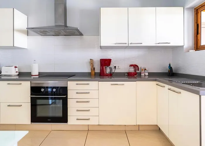 3 Bedroom With Pool And Jacuzzi بيت للعطل