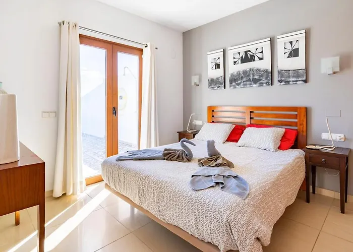 3 Bedroom With Pool And Jacuzzi بيت للعطل *