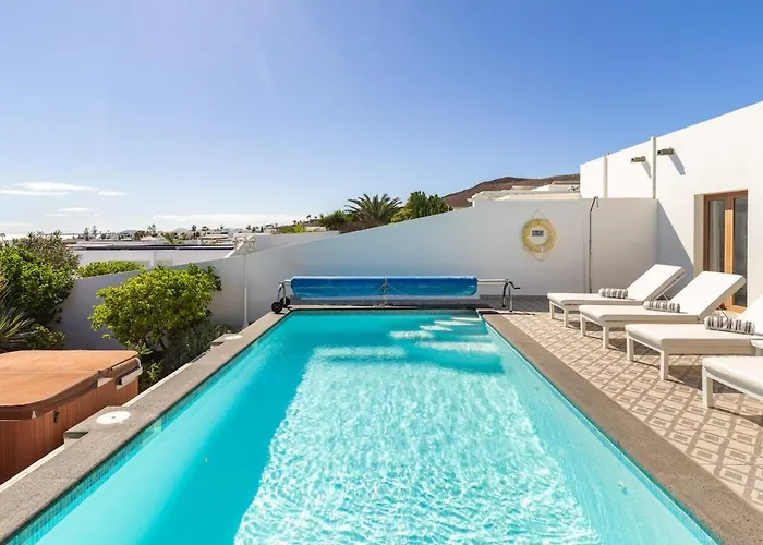 بيت للعطل 3 Bedroom With Pool And Jacuzzi *