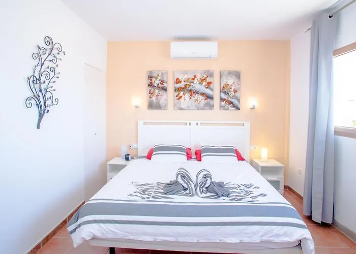 3 Bedroom With Pool And Jacuzzi بيت للعطل *