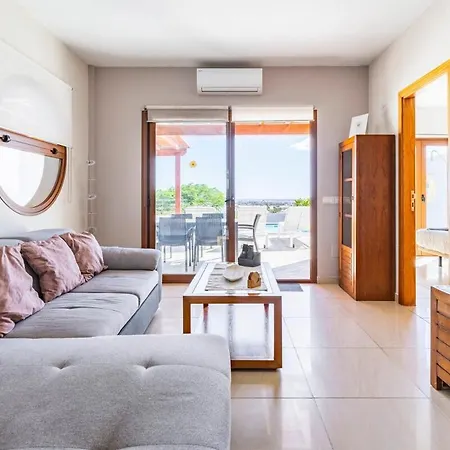 Semesterbostad 3 Bedroom With Pool And Jacuzzi *