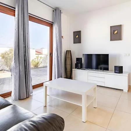 Semesterbostad 3 Bedroom With Pool And Jacuzzi