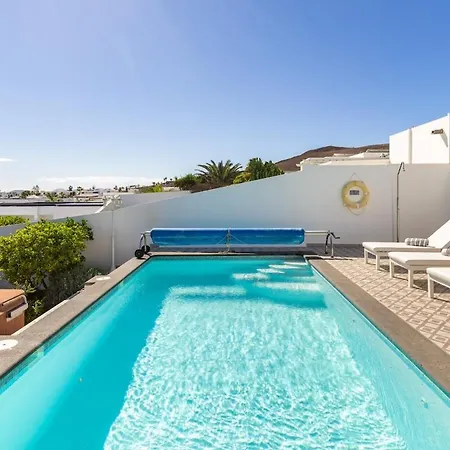 Semesterbostad 3 Bedroom With Pool And Jacuzzi *