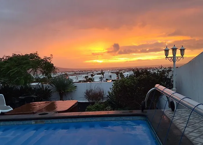 3 Bedroom With Pool And Jacuzzi Playa Blanca (Lanzarote)