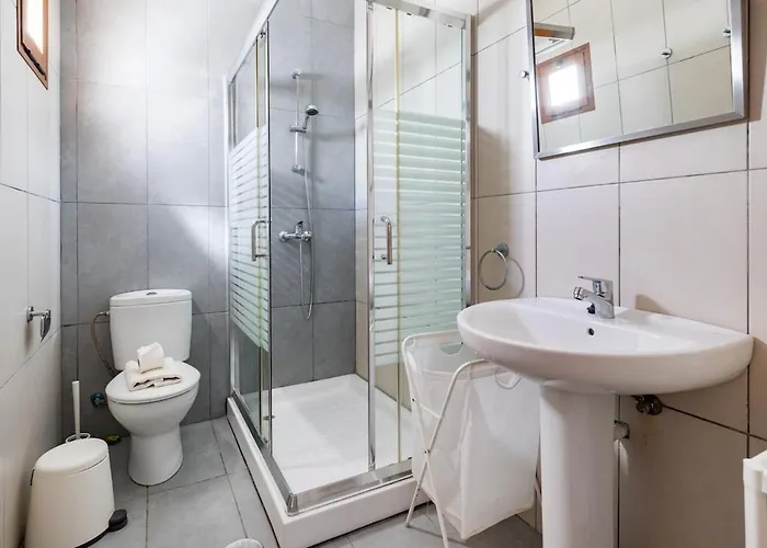 3 Bedroom With Pool And Jacuzzi *